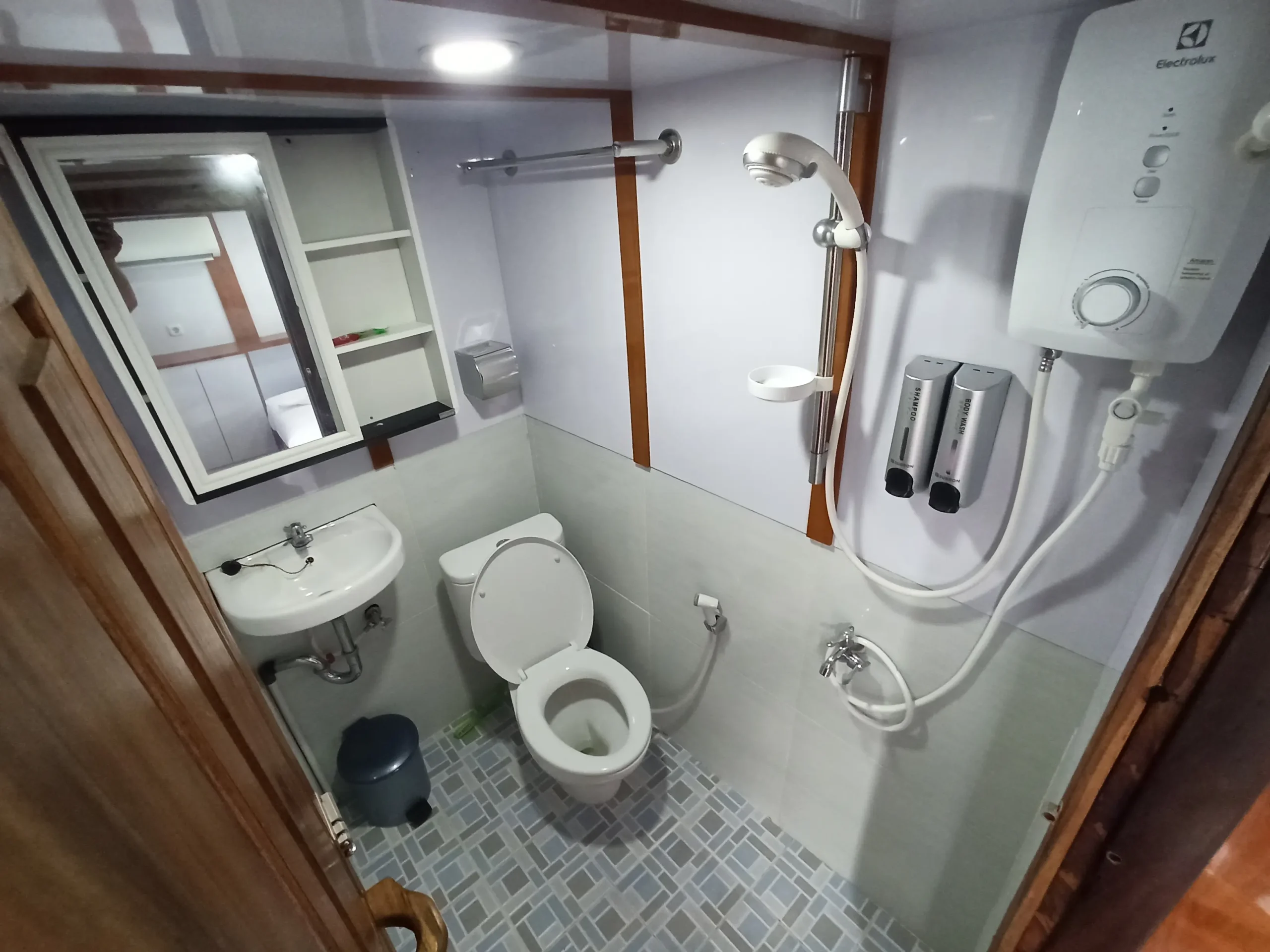 Deluxe Cabin Bathroom