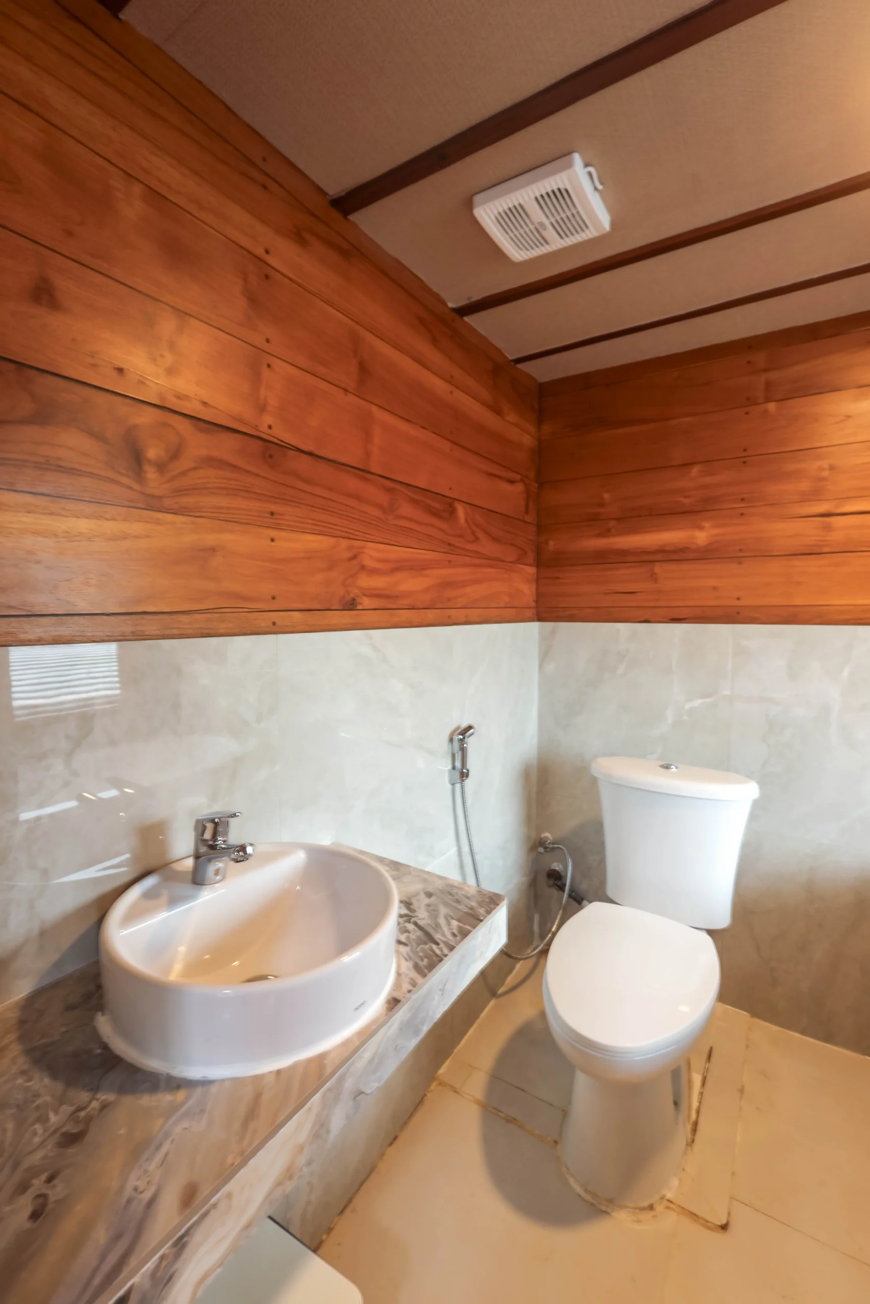 Deluxe Cabin_Bathroom