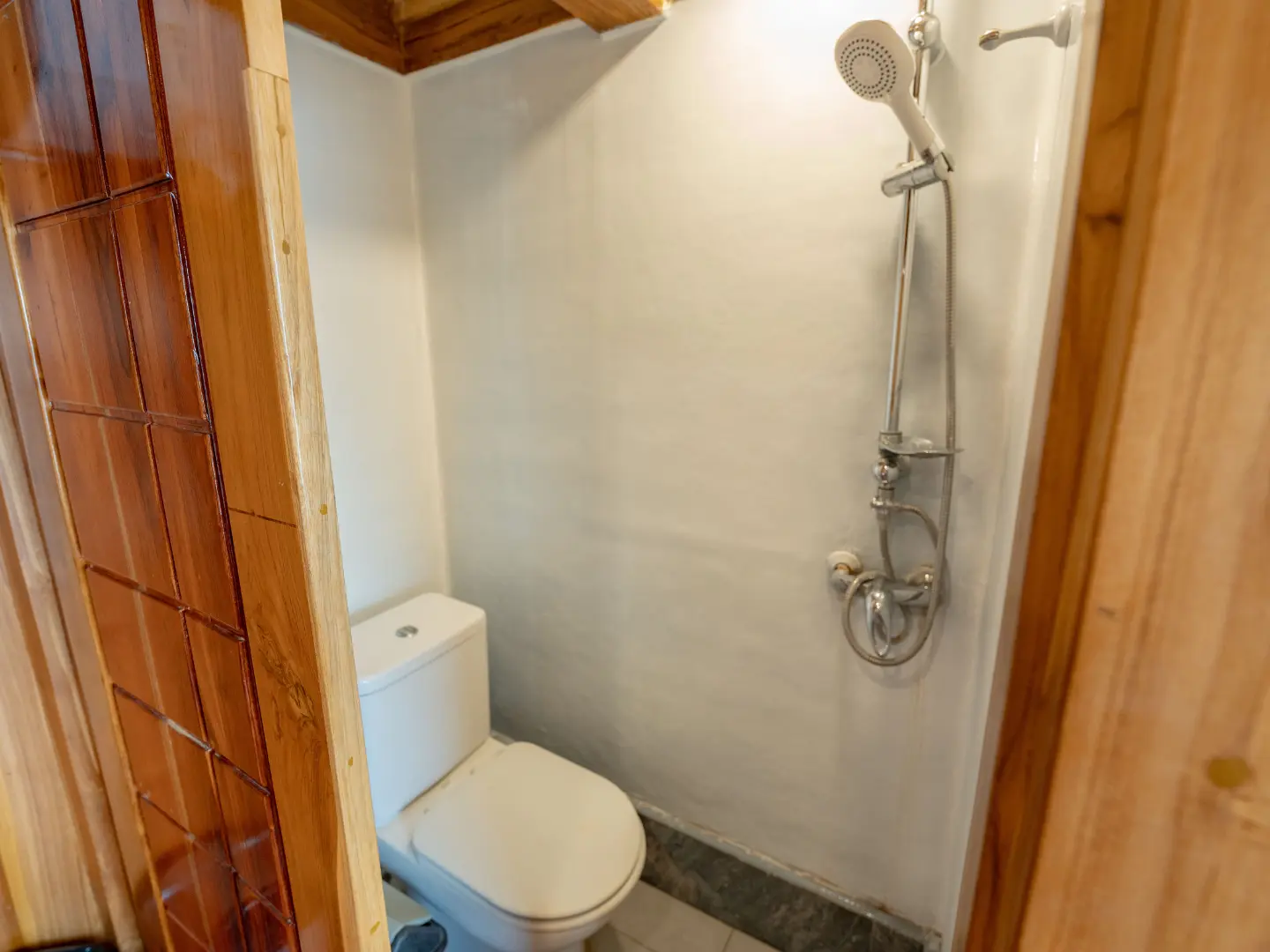 Flores Utama Bathroom