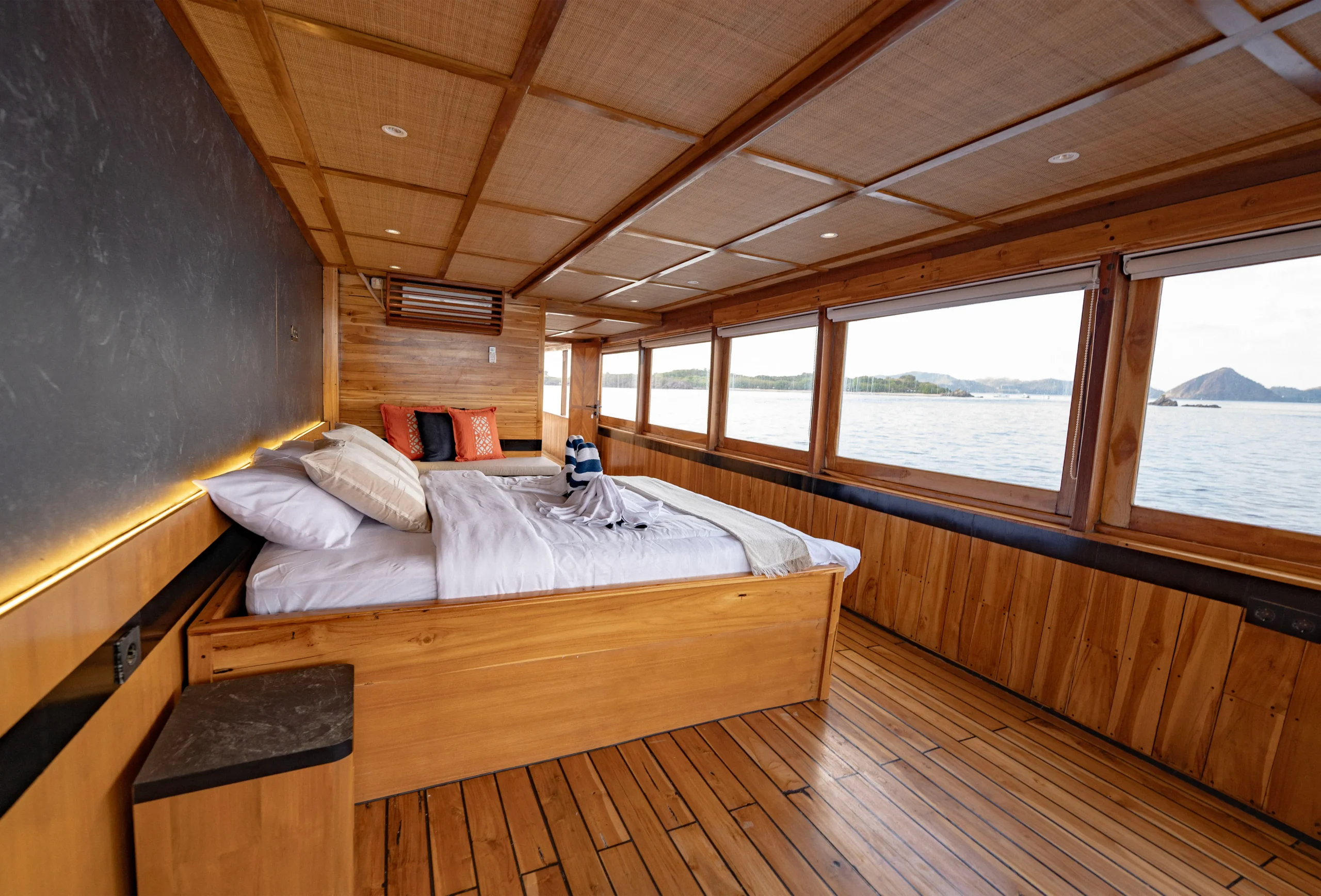 Royal Master Cabin Ocean View - Lamborajo III