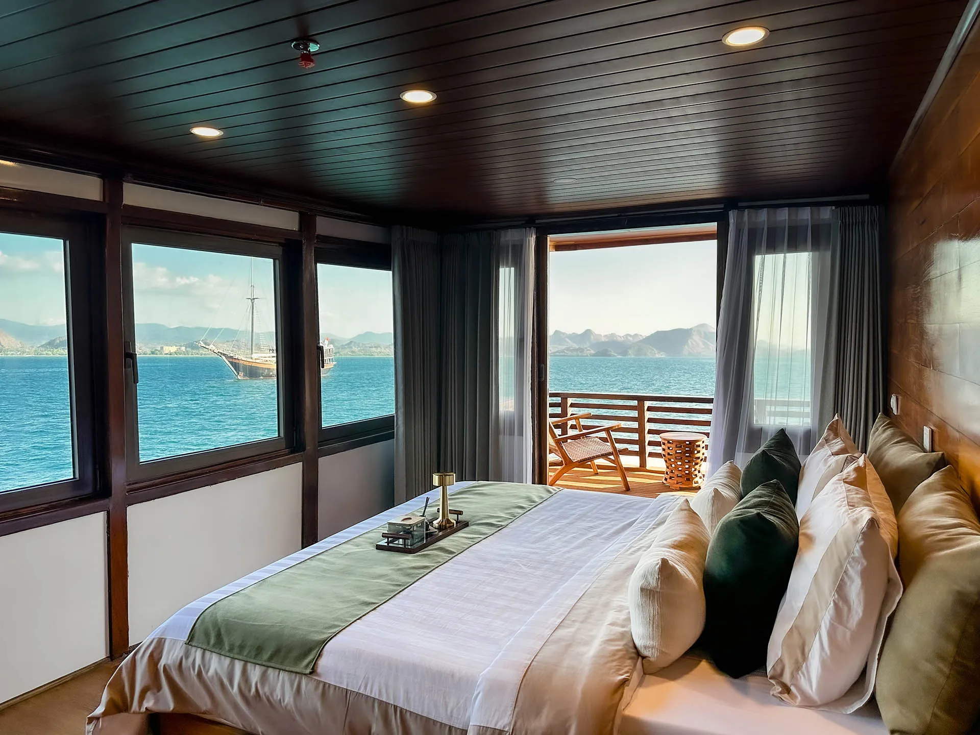 Bedroom_1_Mansard Cabin_Neptune