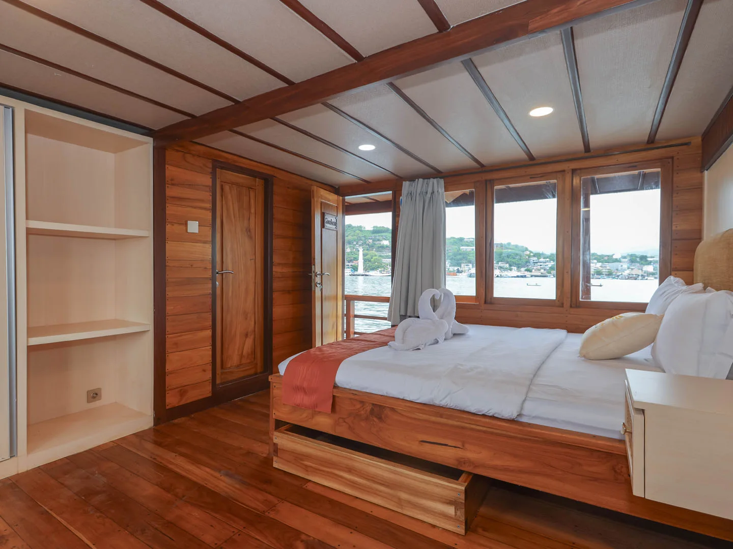 Deluxe Bedroom - Elrora