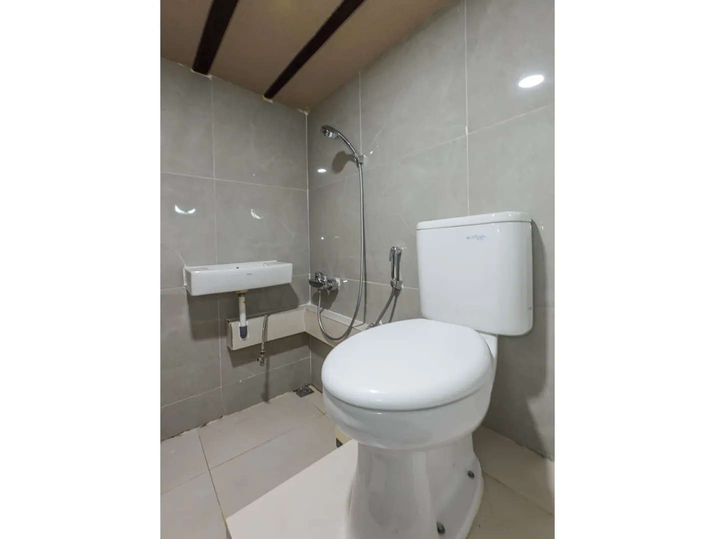 Superior Bathroom - Elrora