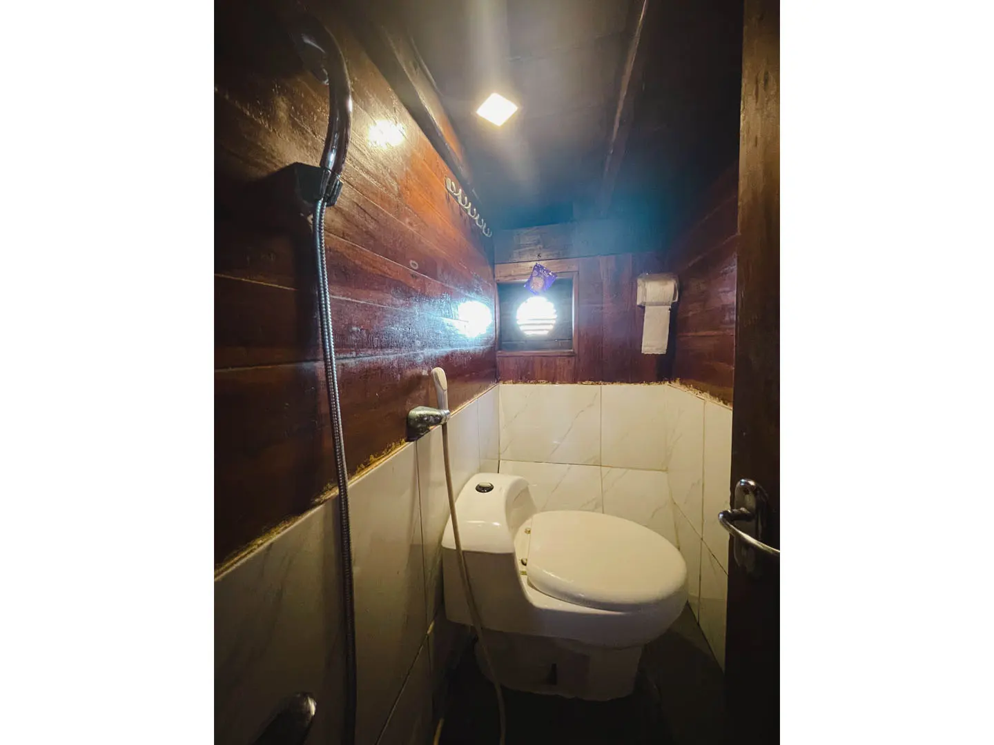 Bathroom_Sharing Room 2_Capt Octopus