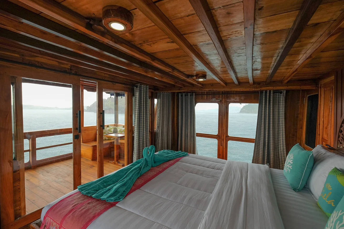 Padar Room Bedroom with Ocean View_Ciela Liveaboard