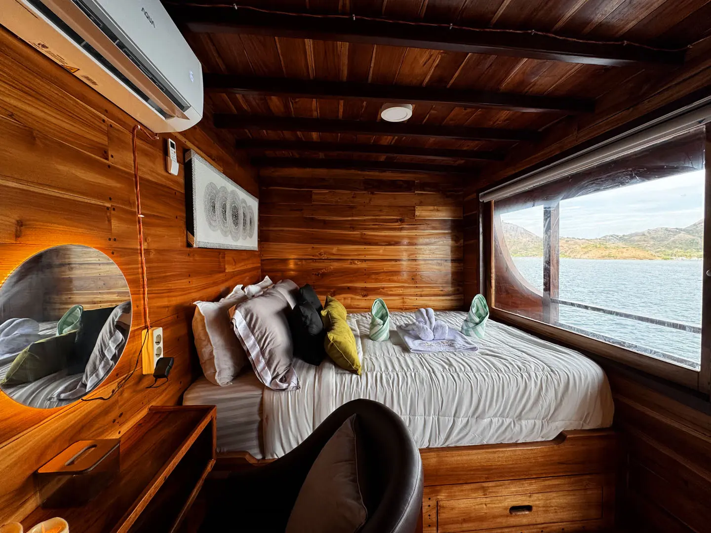 Bedroom Signature Ocean Room 3- Sundari Voyage