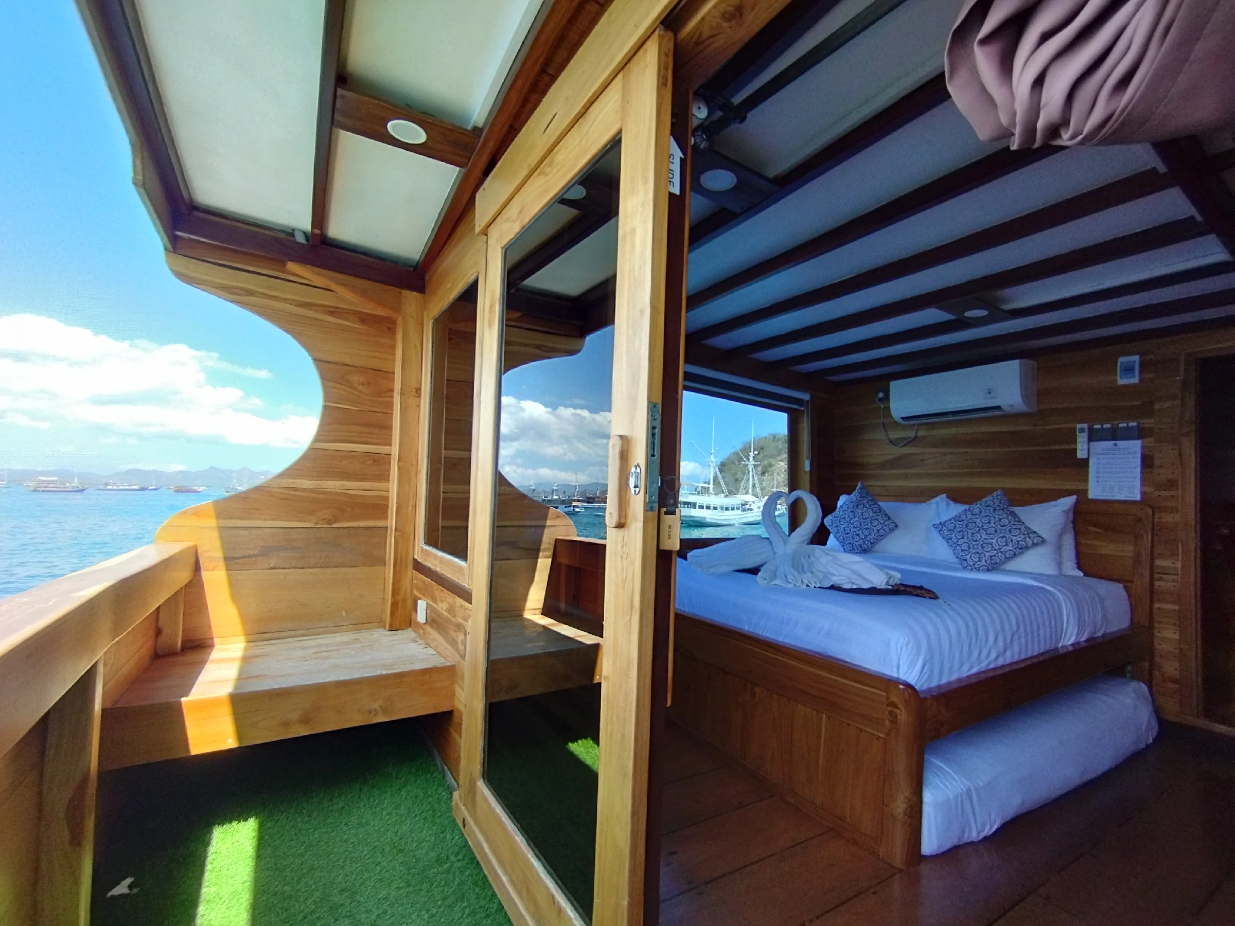 Balcony Master Suite_Soe Besar Vanrei