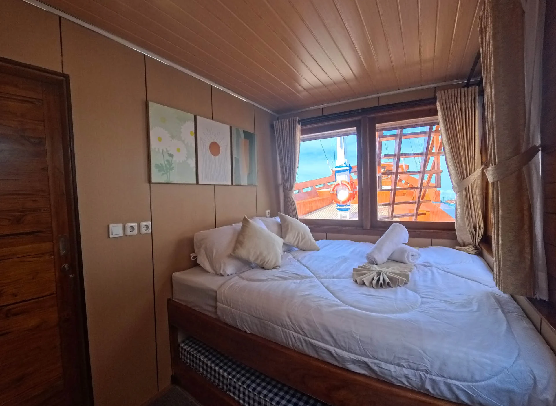 Arfisyana02-Premiere Panoramic-Bedroom