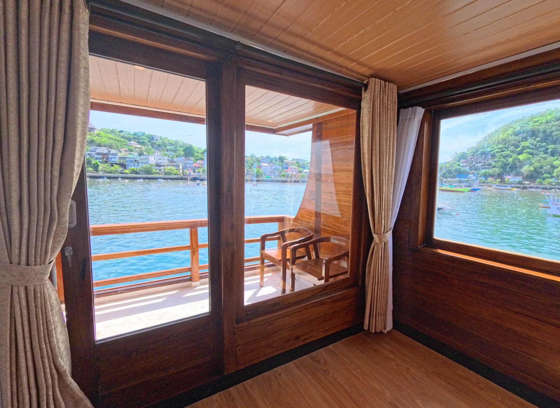 Arfisyana02-Suite Panoramic Balcony-Bedroom