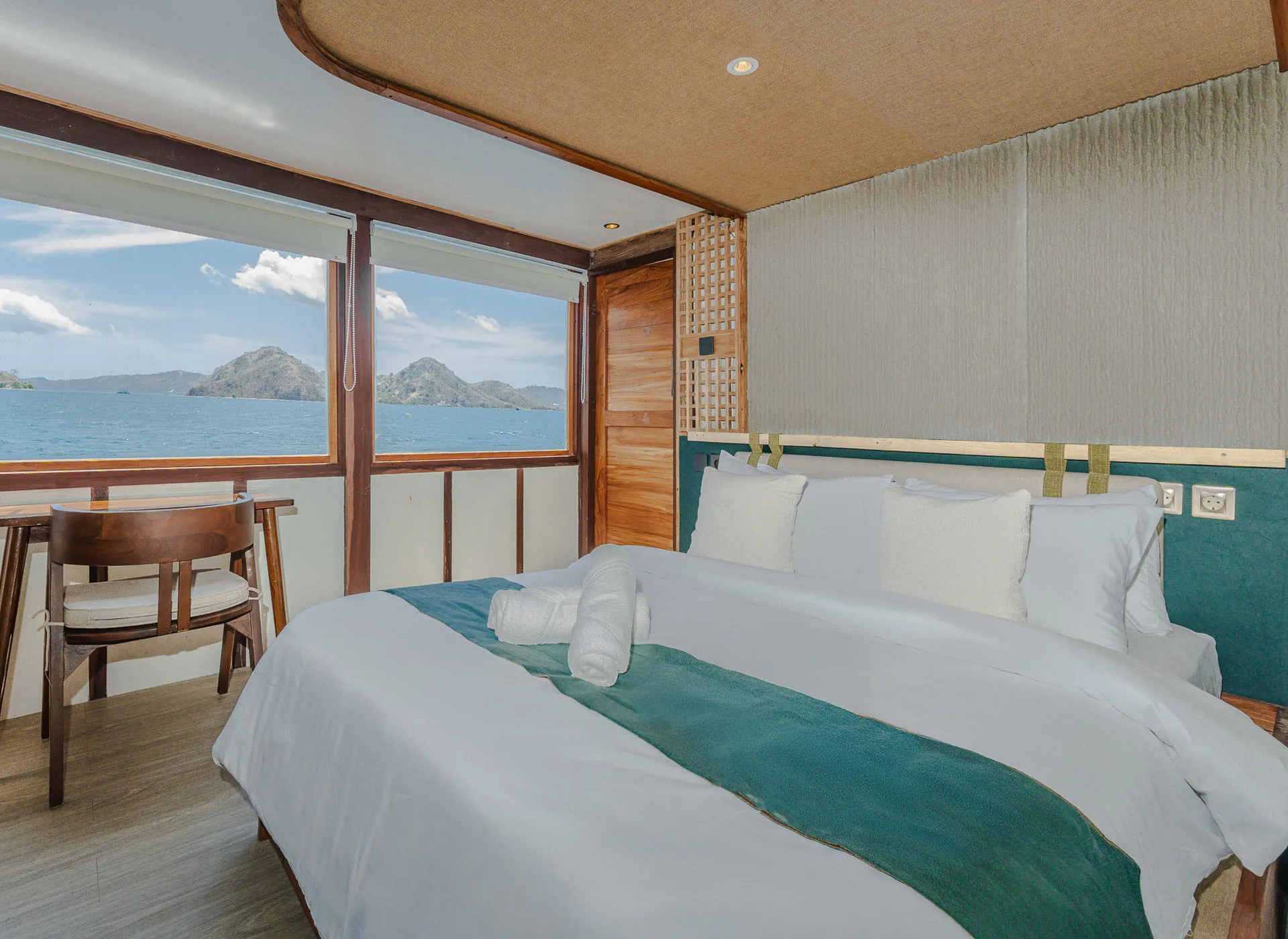 Marea-Deluxe Cabin-Bedroom 1