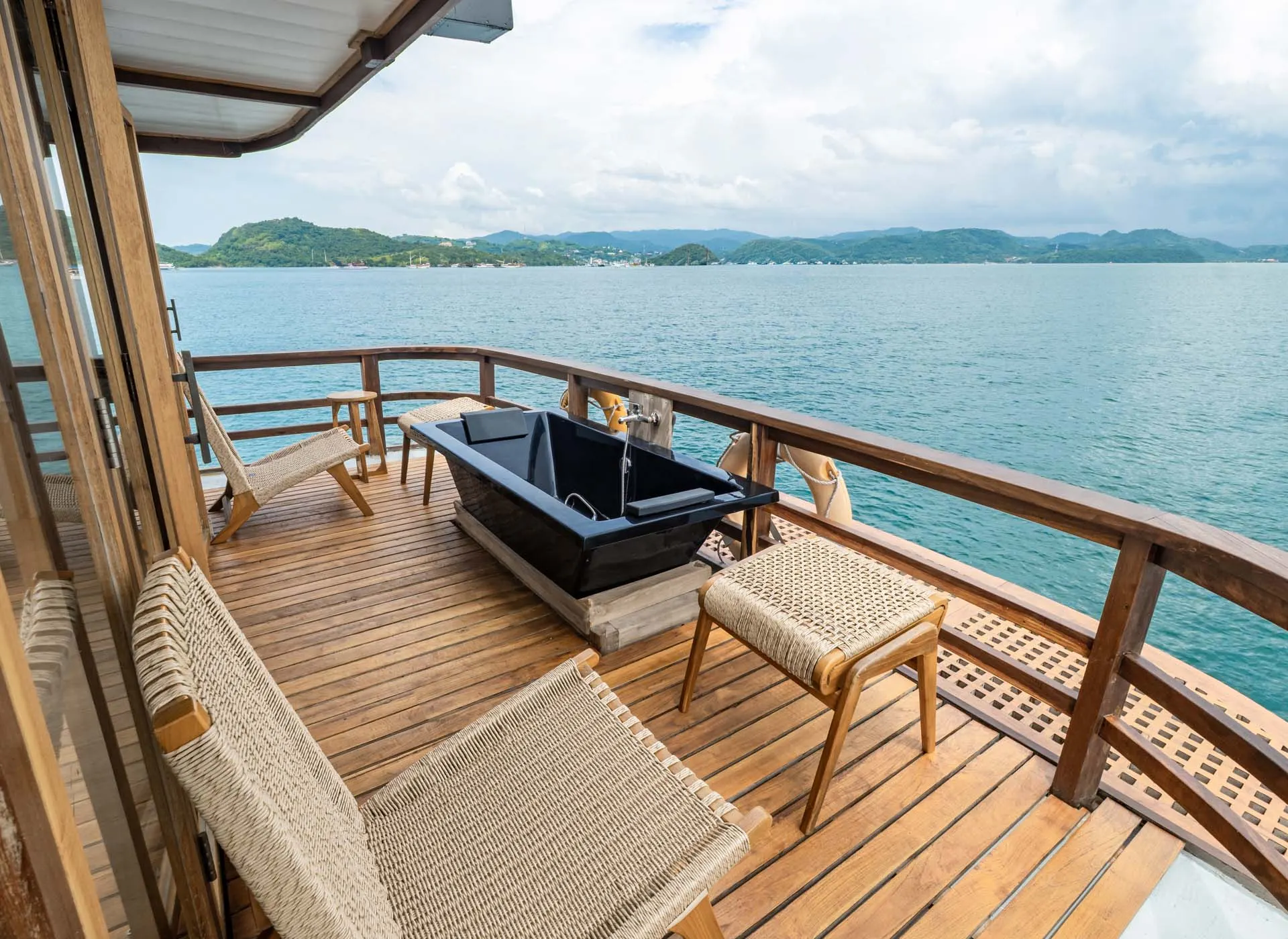 Marea-Royal Cabin- Balcony Jacuzzi 1
